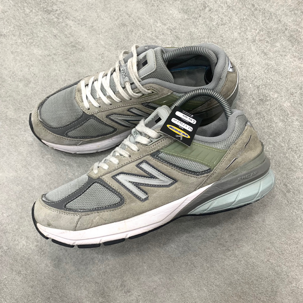 New Balance 990 v5