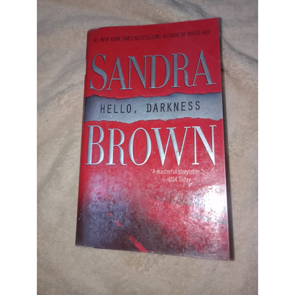 Hello, Darkness -- BUKU IMPORT/FICTION (Sandra Brown)