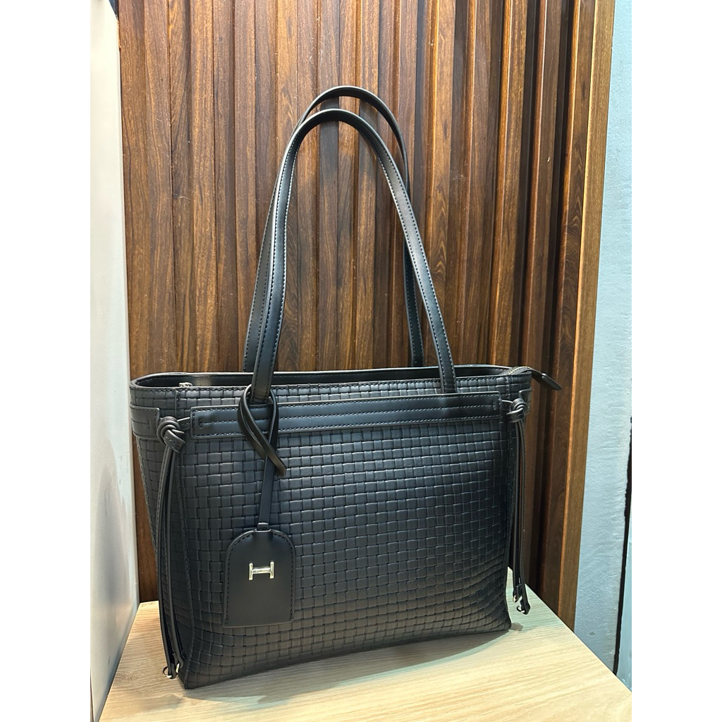 PRELOVED ORIGINAL 100% Tas Hush puppies Ryla Tote (M) Black