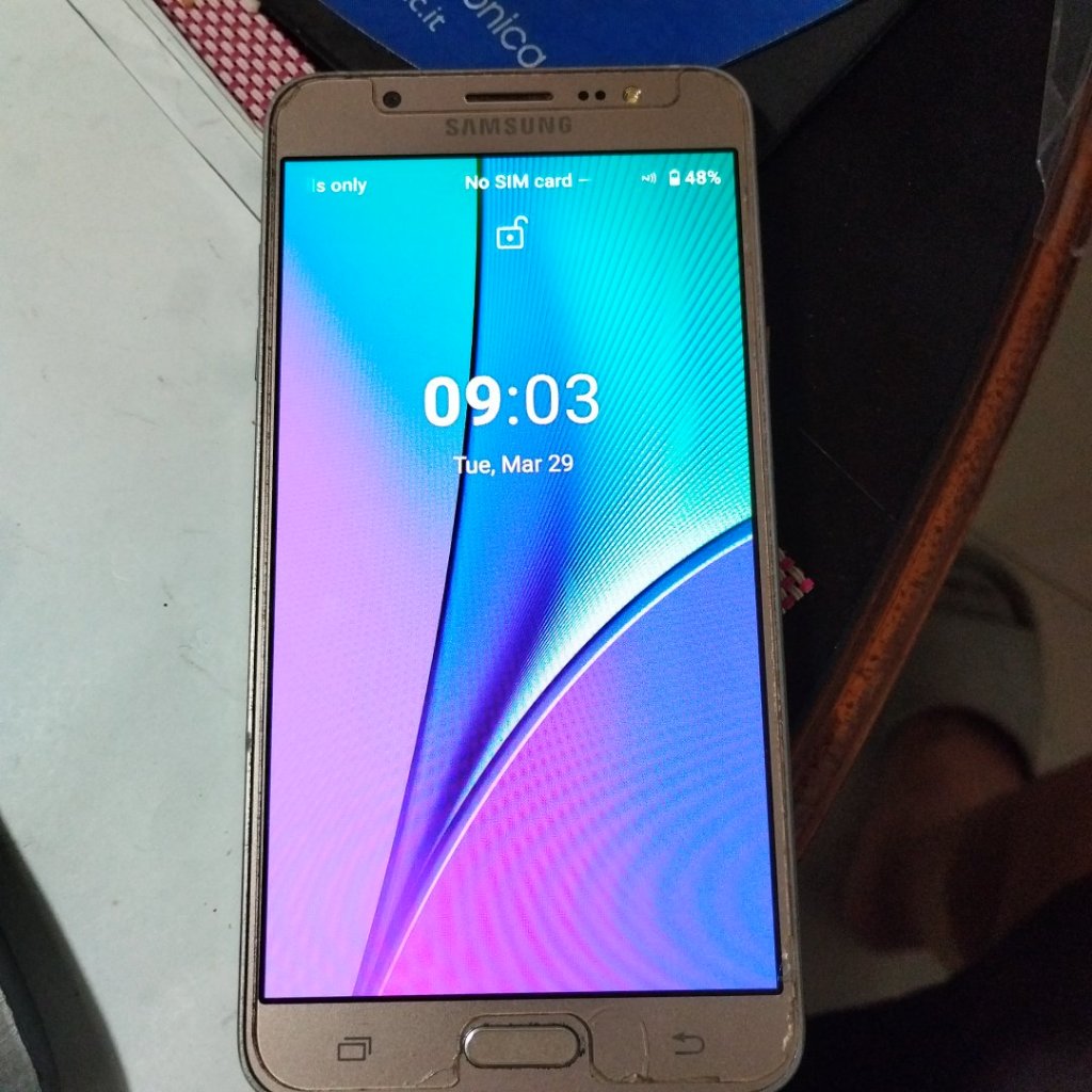 HP minus, bisa dipakai, WiFi Only, sinyal tidak aktif Samsung Galaxy J7 2016 (Model J-710F), 2GB/16G