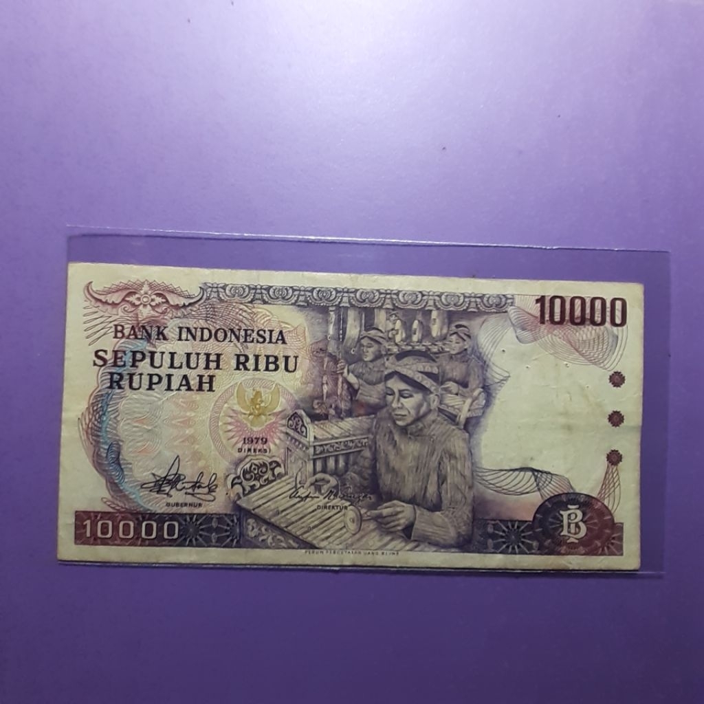 Uang kuno 10000 rupiah gamelan