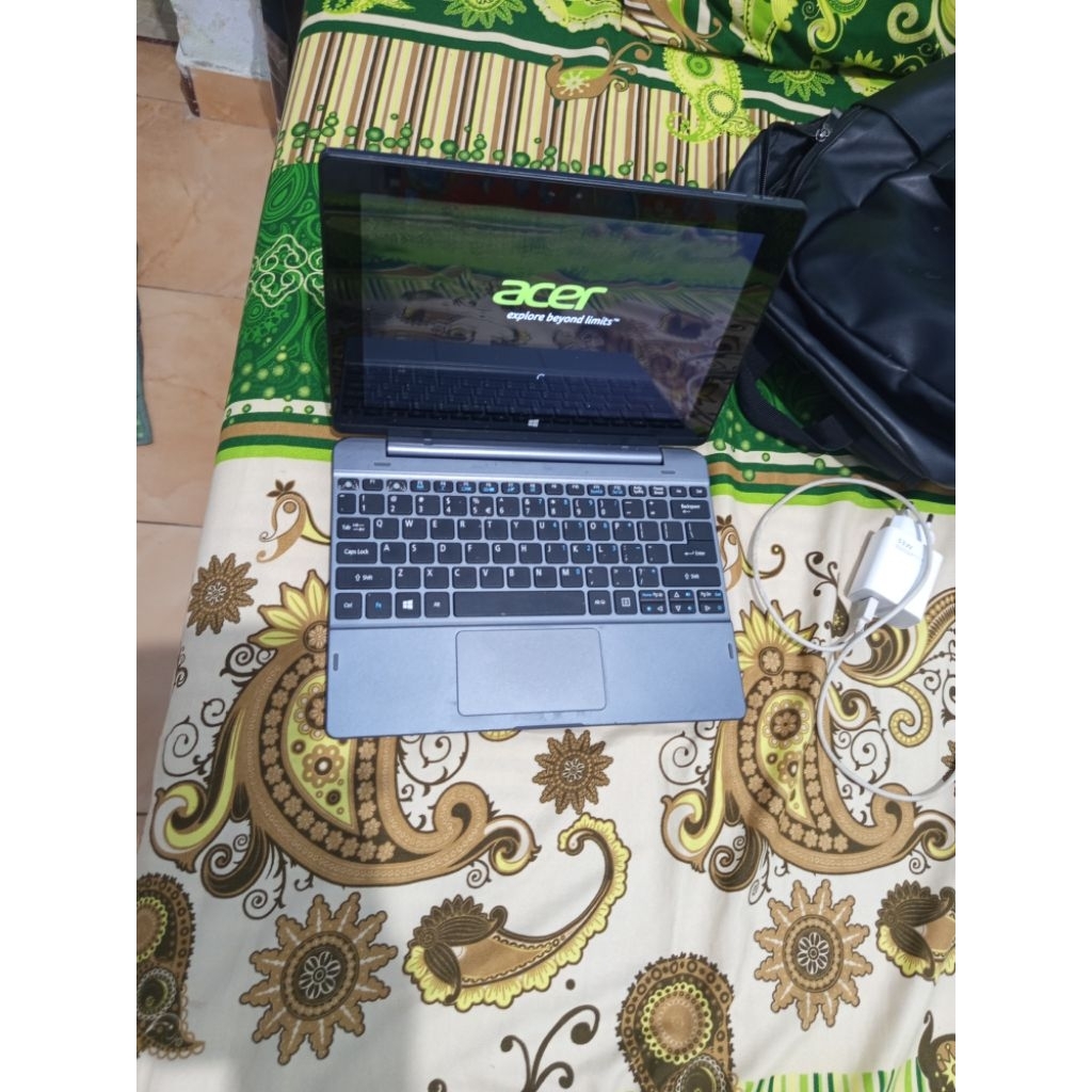 Laptop/tab windows acer layar sentuh multi fungsi