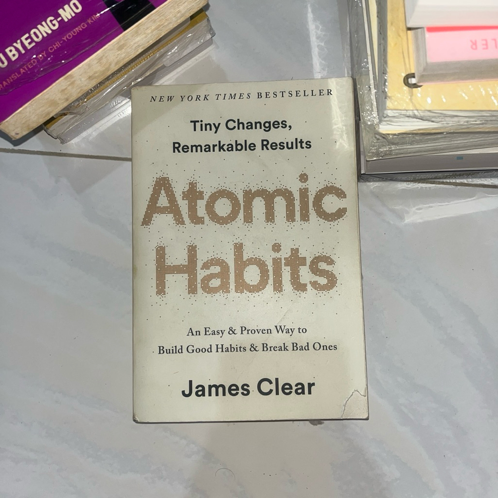 BUKU : (preloved) ATOMIC HABITS - JAMES CLEAR (PB)