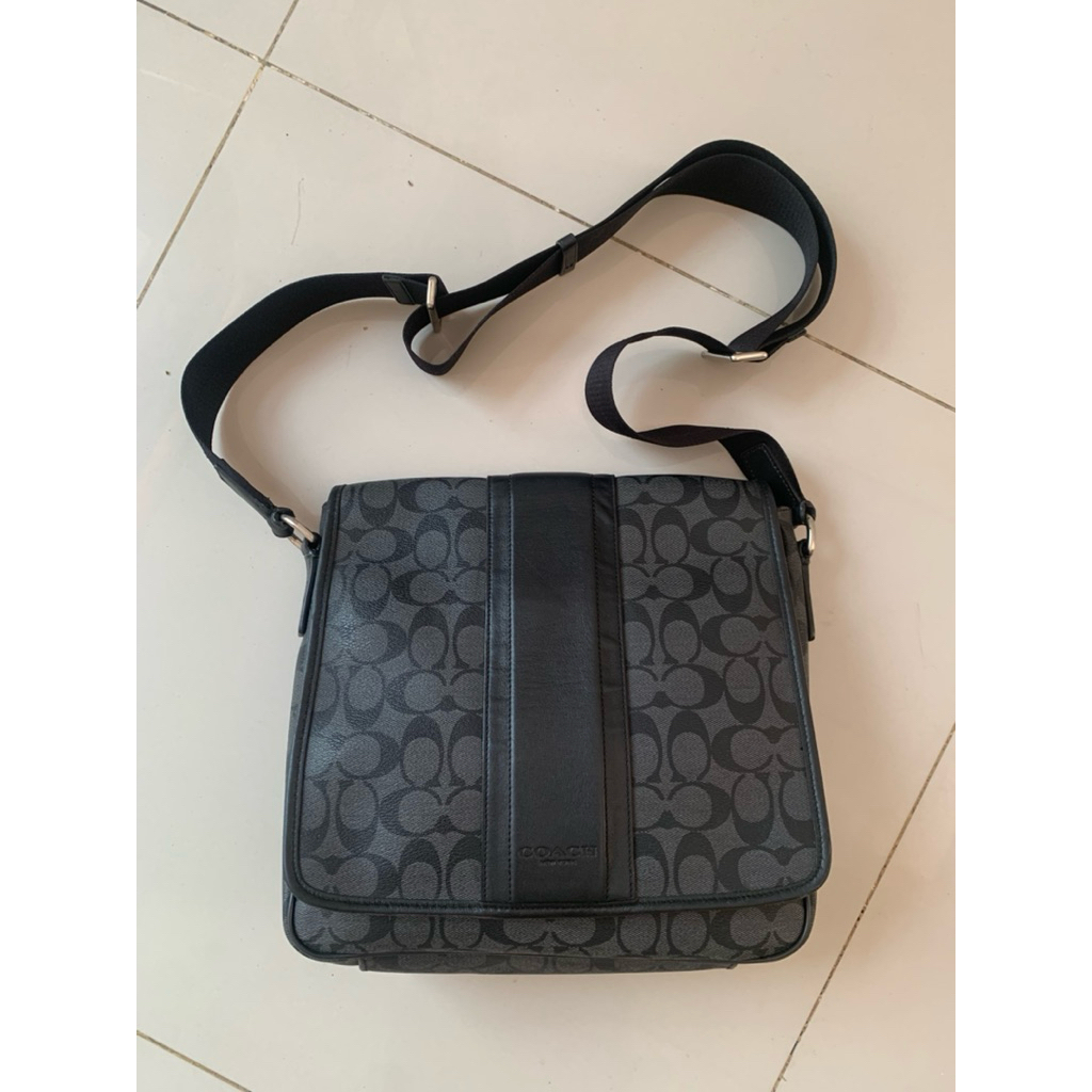 Preloved tas COACH pria selempang signature