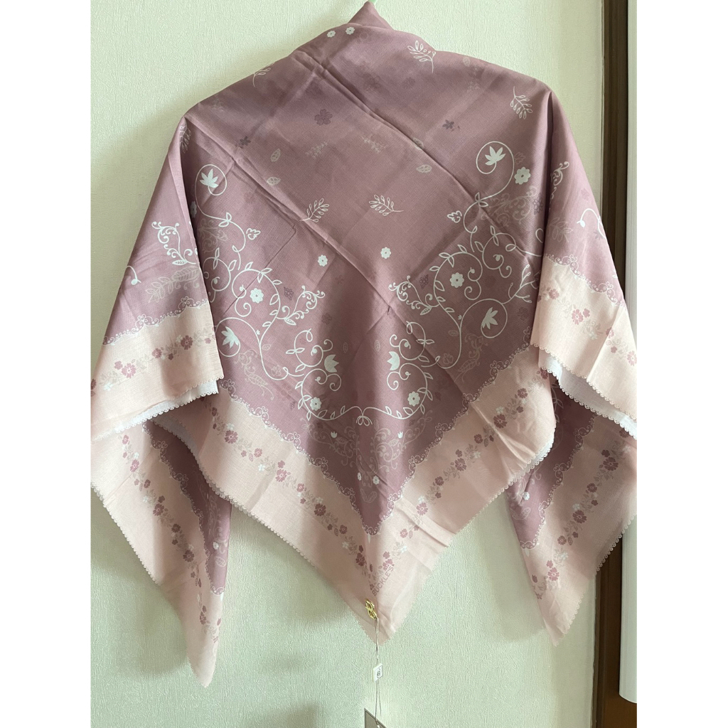 Hijab motif segiempat dusty pink
