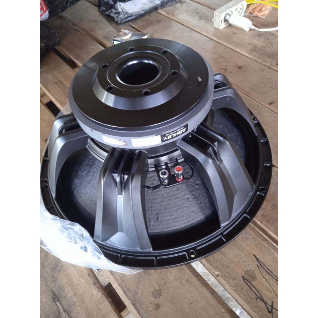 Speaker subwofer 18 Inch Ashley LF18V400 - 1000W-2000W Sensitivitas Tinggi, Impedansi 8 Ohm