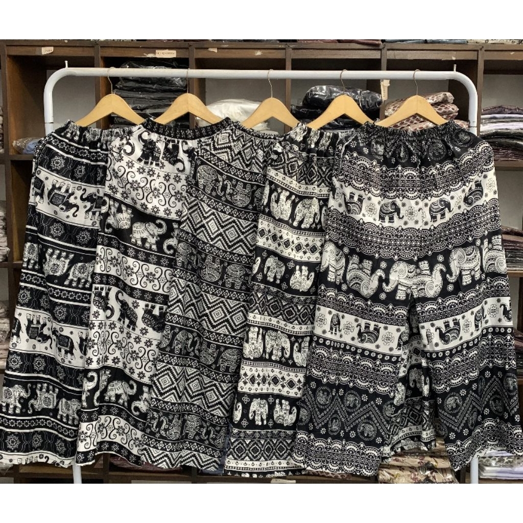 Celana Kulot Monocrom hitam putih motif gajah