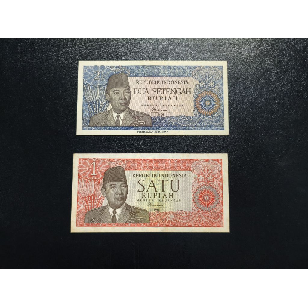 Uang kertas kuno 2,5 rupiah dan 1 rupiah tahun 1964 Soekarno UNC