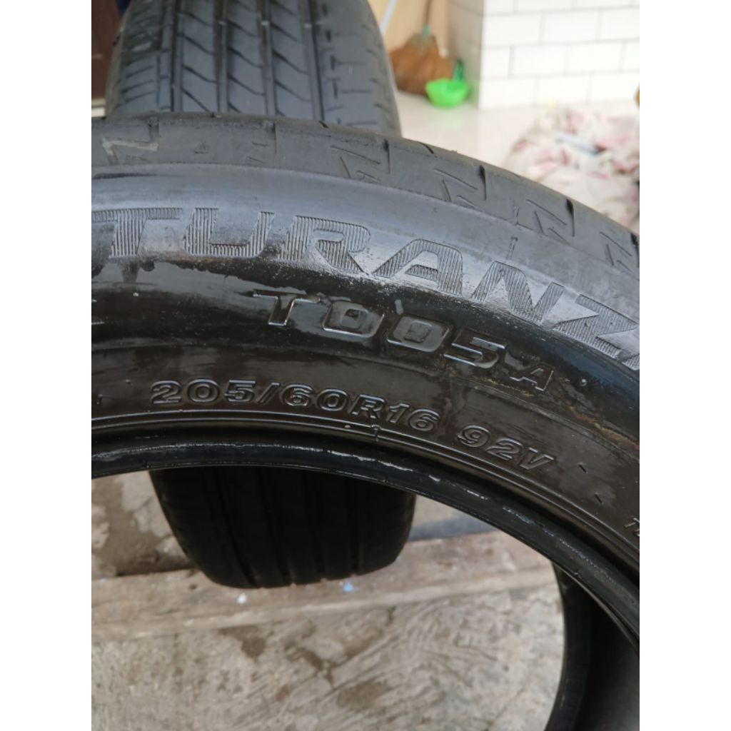Ban Bridgestone 205/60 R16