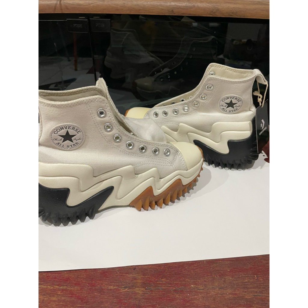 Preloved sepatu Converse Run Star Motion High Sneakers