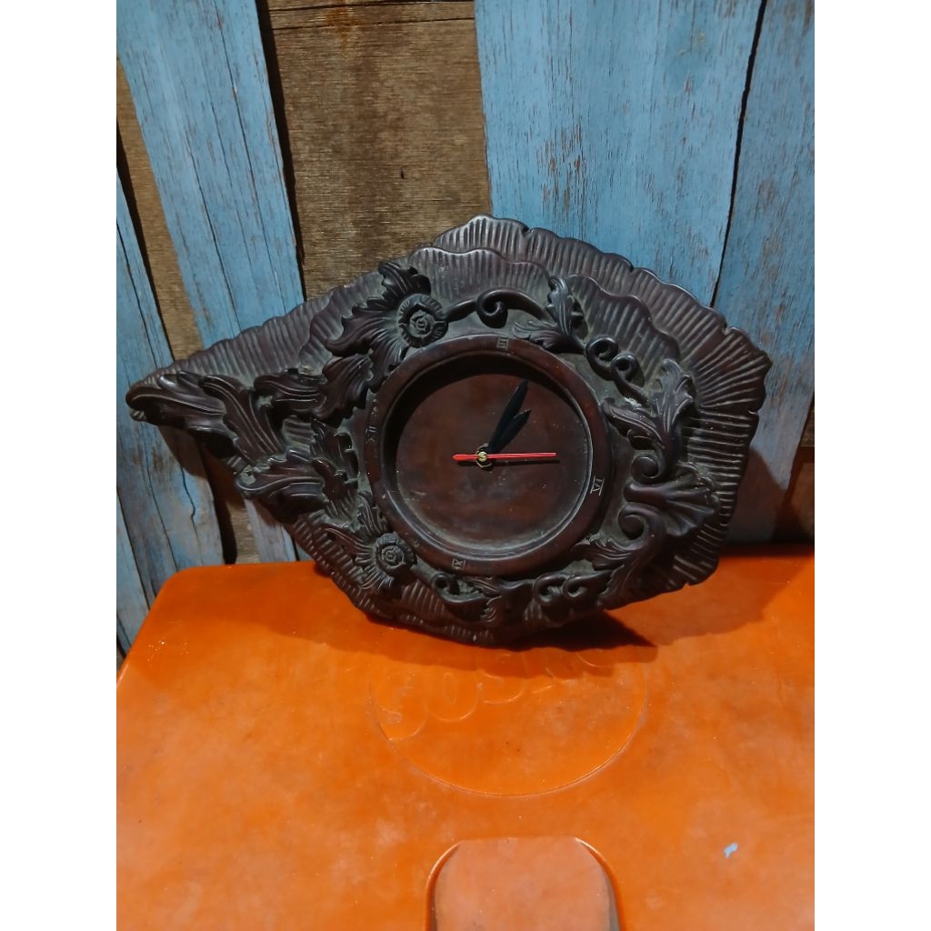 Jam dinding kayu ukir 155rb jadul antik vintage lawas kuno display anggap mati