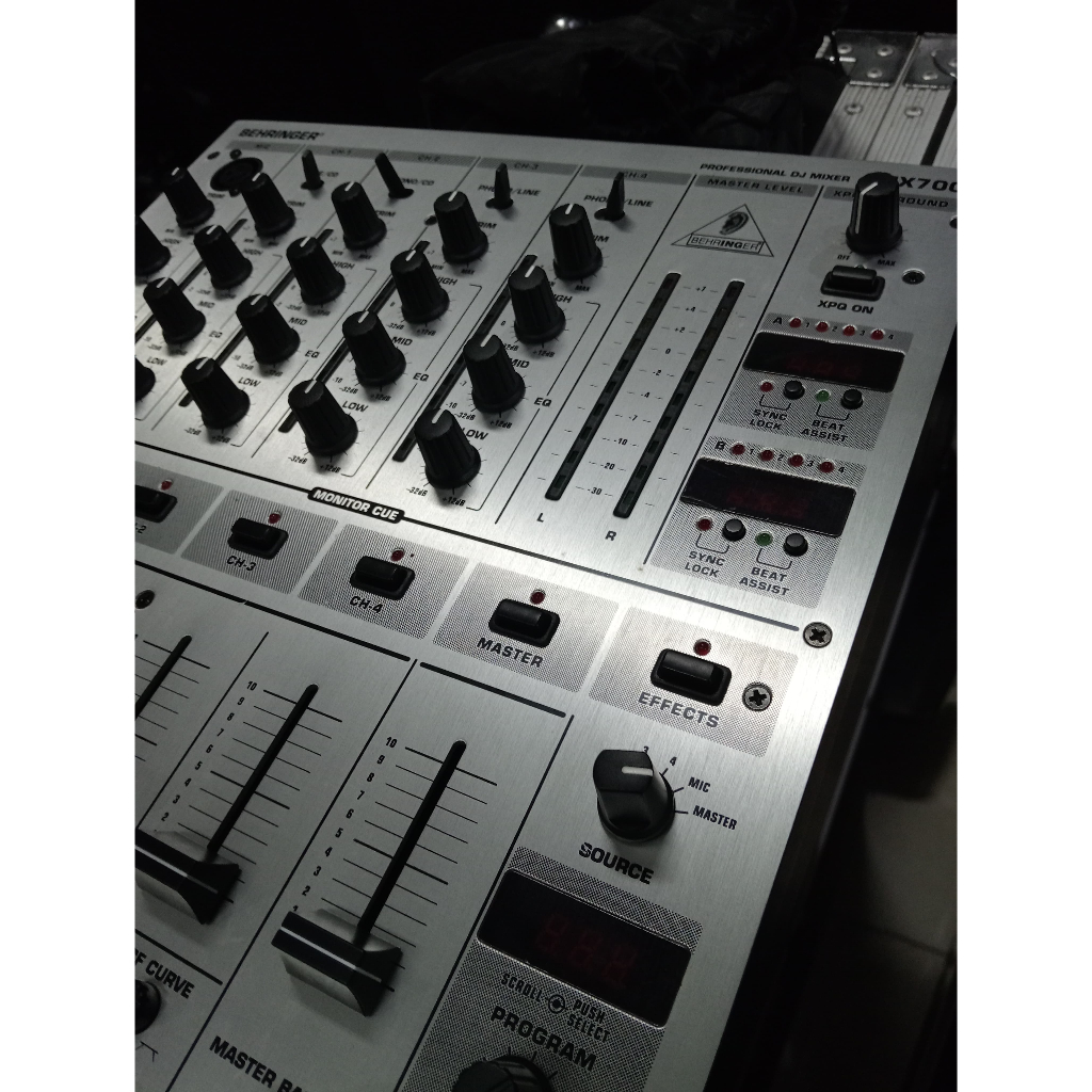 Behringer DJX 700 MIXER DJ