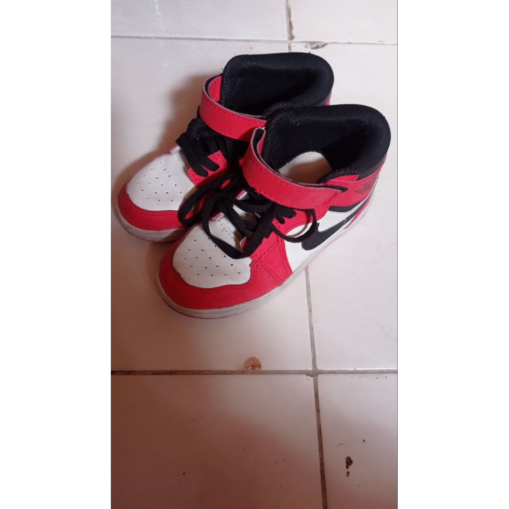 Sepatu Anak Sneakers Anak Merah Hitam