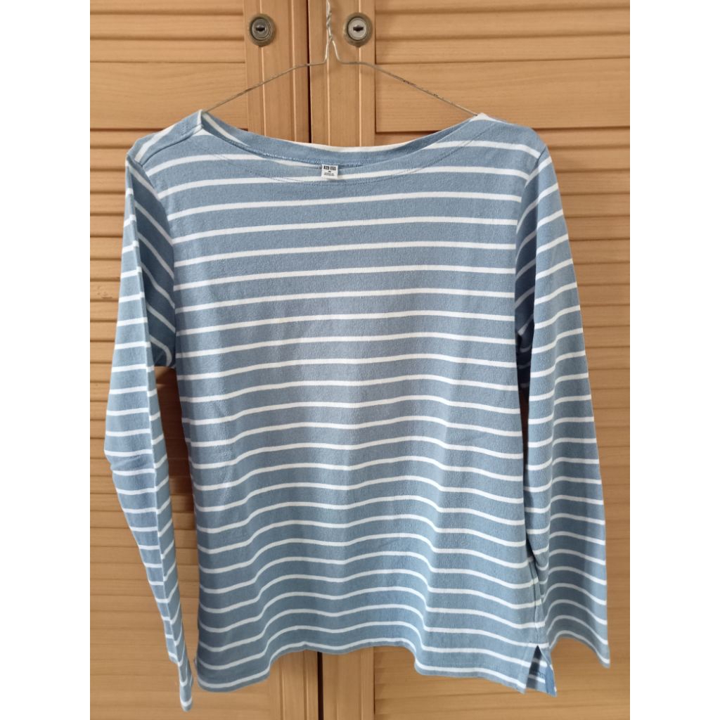 Preloved UNIQLO Stripe t-shirt warna blue white