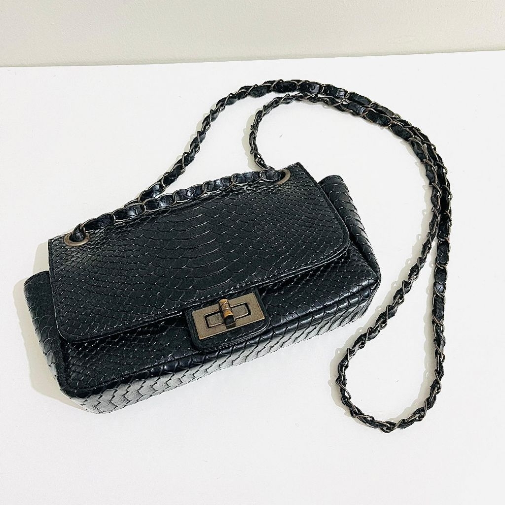 PRELOVED Heylocal Id - Kyra sling bag