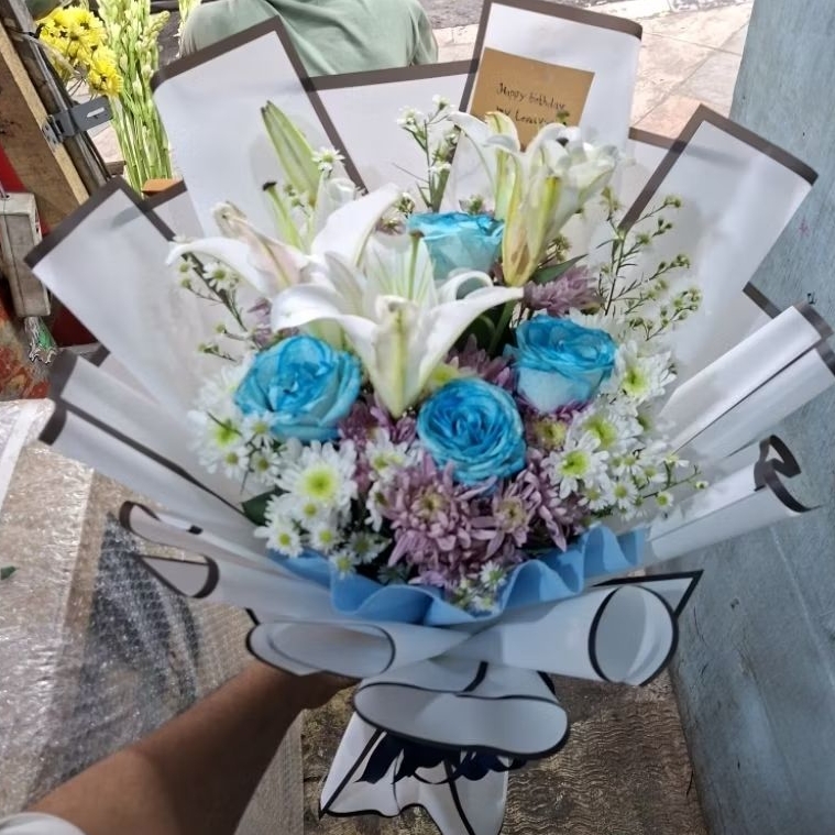 Buket Bunga Lily Mawar Biru / Buket Wisuda / Bunga Asli