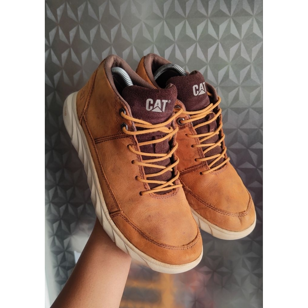sepatu Caterpillar SZ 42 second bekas preloved