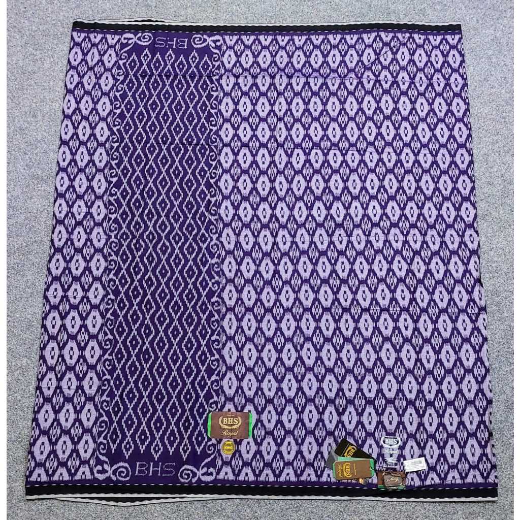 Sarung BHS Lawasan Royal, Signature Kawung Gold Spunsilk-Mercerized Jahit Tengah TTD. A.R. Bahasuan