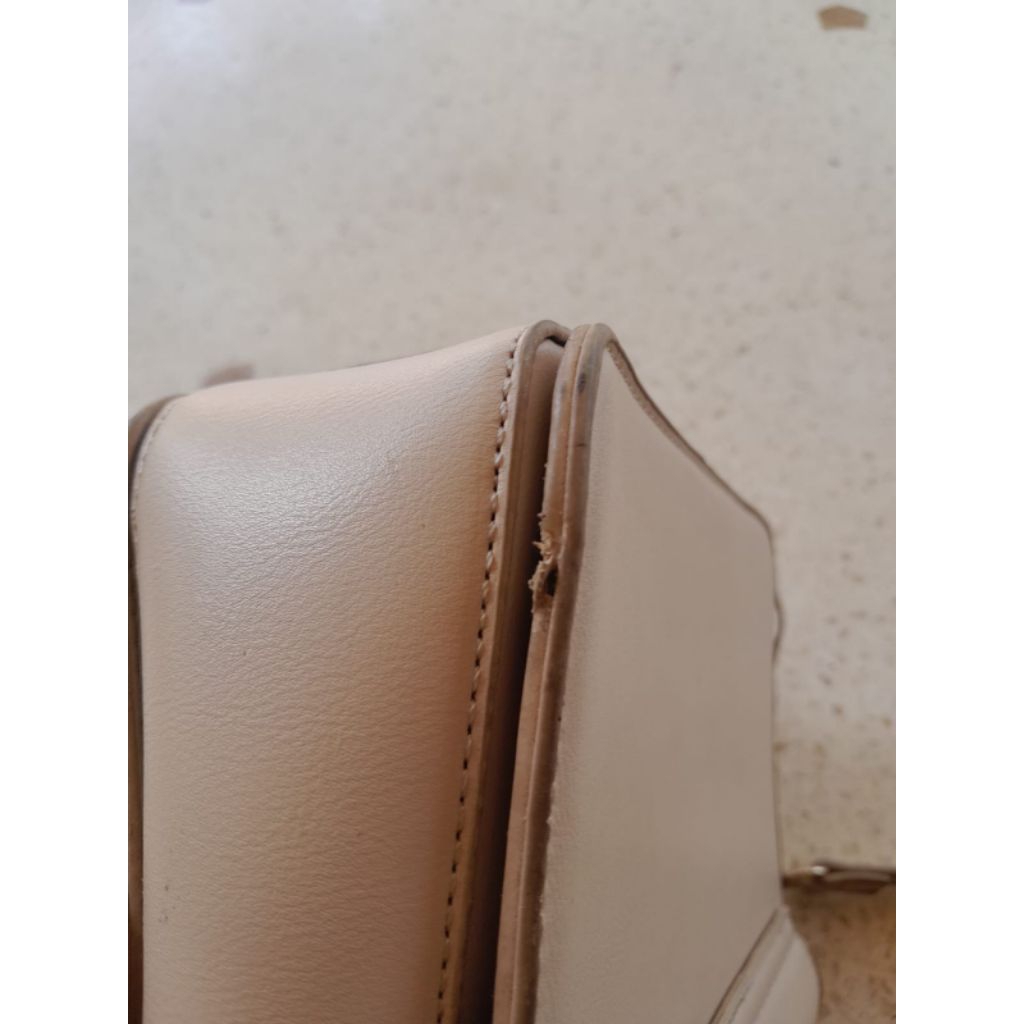 PRELOVED TAS EMSIO BY Elizabeth