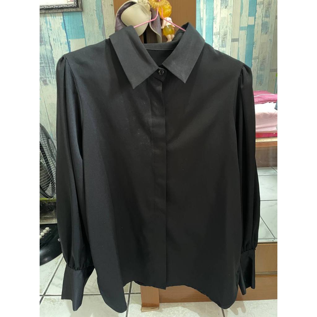 PL Kemeja Basic Wanita Lengan Puffy Black