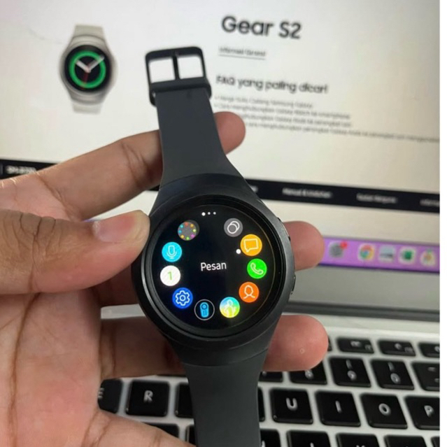 Samsung Gear S2 music smartwatch