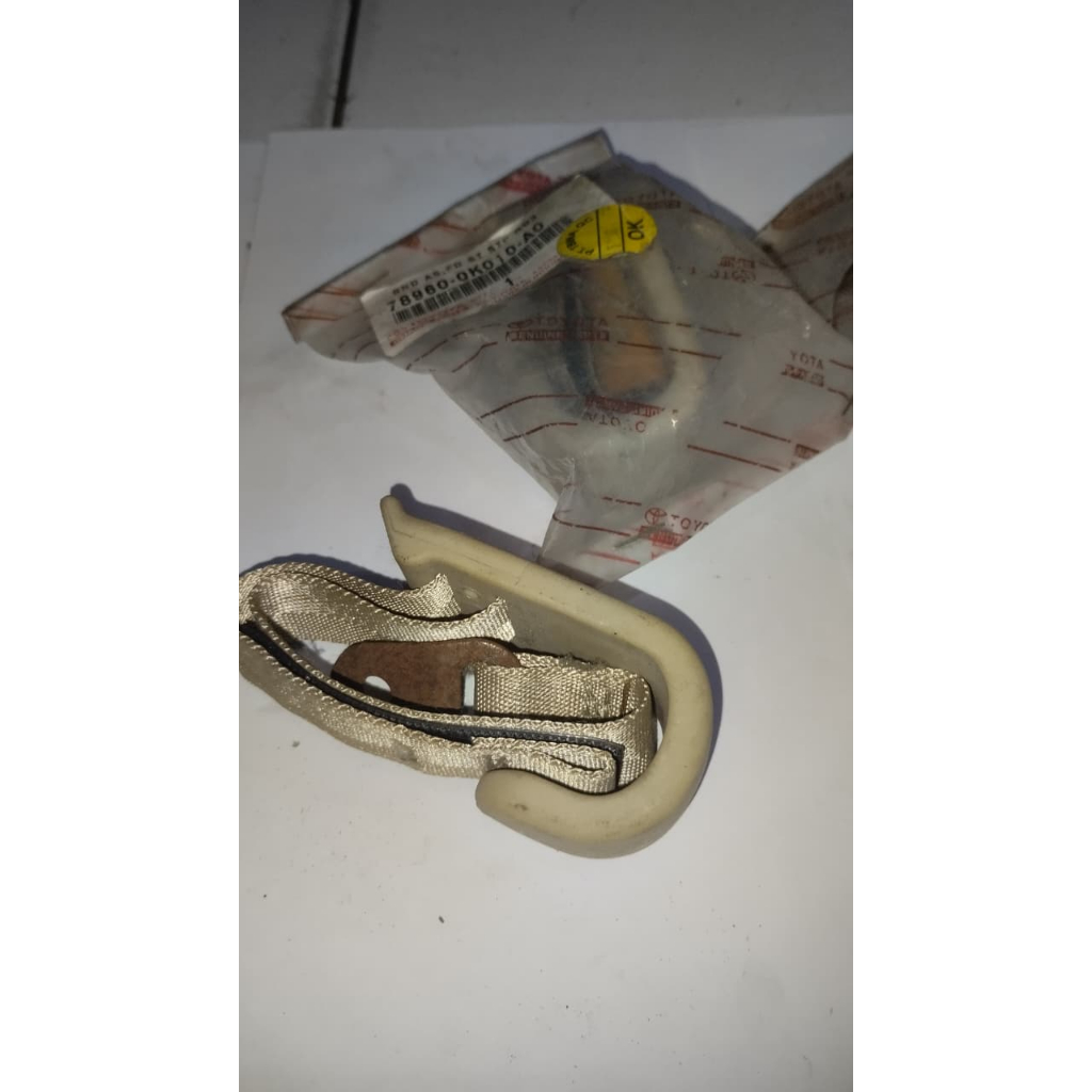 Sabuk pengait jok belakang toyota innova 2010 ori Genuine