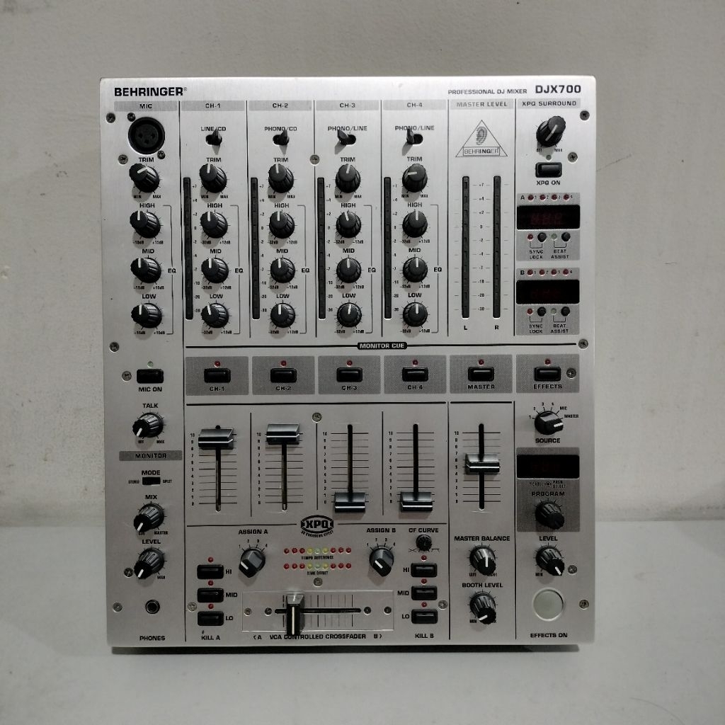 Behringer DJX 700 4 Channel Mixer DJ