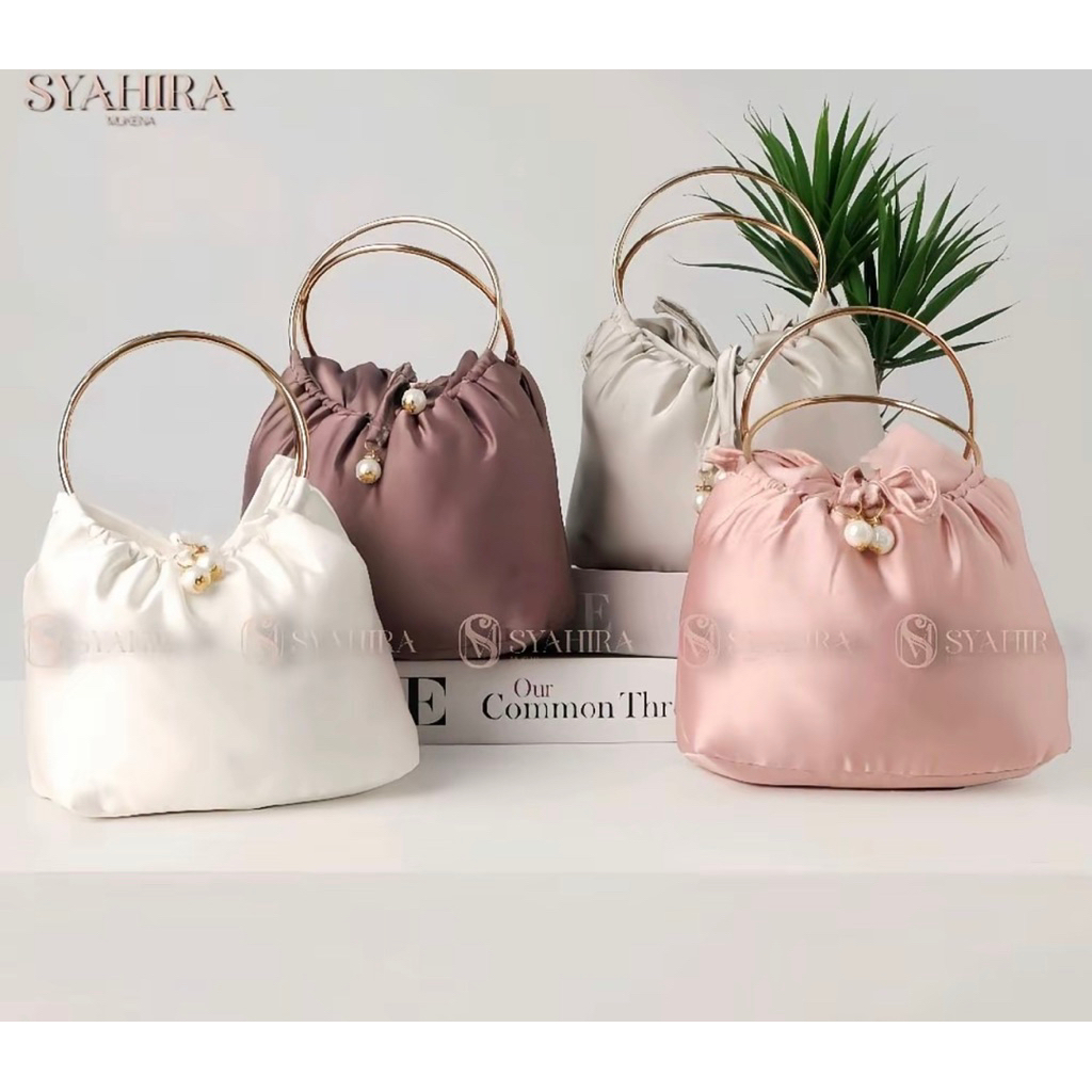 SYAHIRA MUKENAH SILK POLOS PREMIUM PACKING TAS MEWAH/MUKENAH SILK PREMIUM/ MUKNAH GIFT KADO