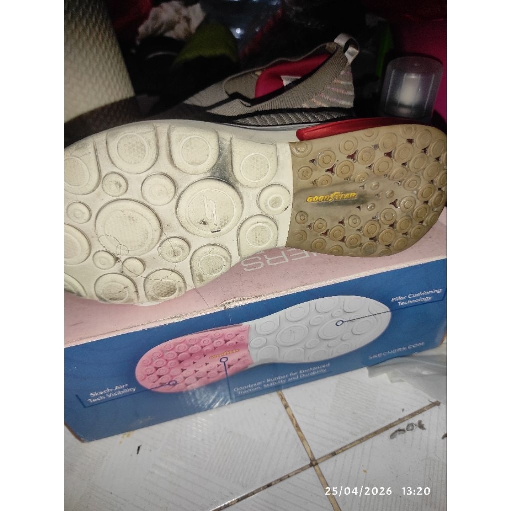 Skechers Go Walk Air 2.0 / Go Walk Woman ukuran 37,5 / Bekas Pernah di Pakai / Original / Made in Vi