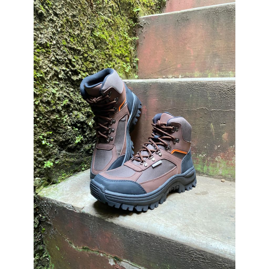sepatu gunung treking outdour haiking