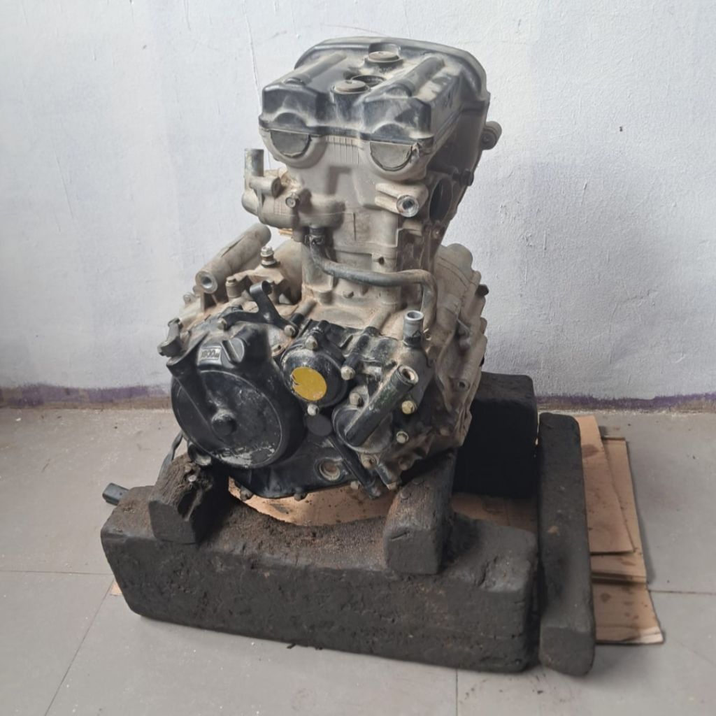 Mesin Suzuki GSX 150 R S Masih Mulus Halus