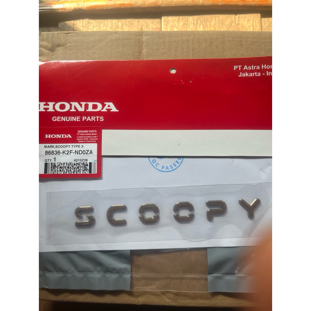 86836K2FND0ZA emblem scoopy k2f kuning tahun 2025-2026