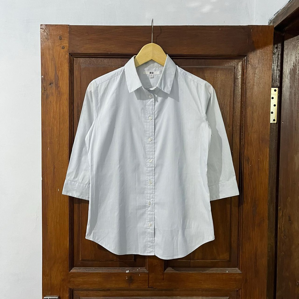 [S-M] Uniqlo Cotton Shirt | White & Soft Blue | P (65) x LD (47)