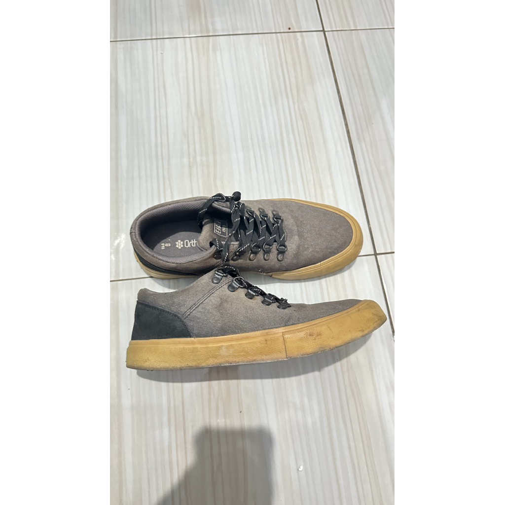 Preloved Sepatu Eiger uk41 No Box