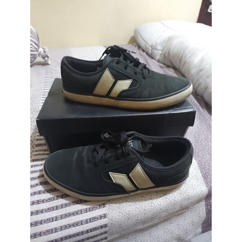 Macbeth Pendleton Black Cement Second
