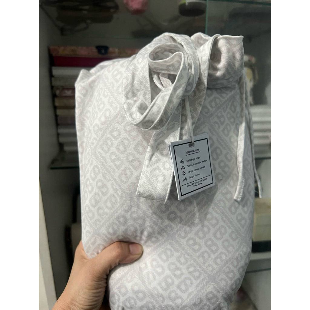 lacorde prayer robe buttonscarves