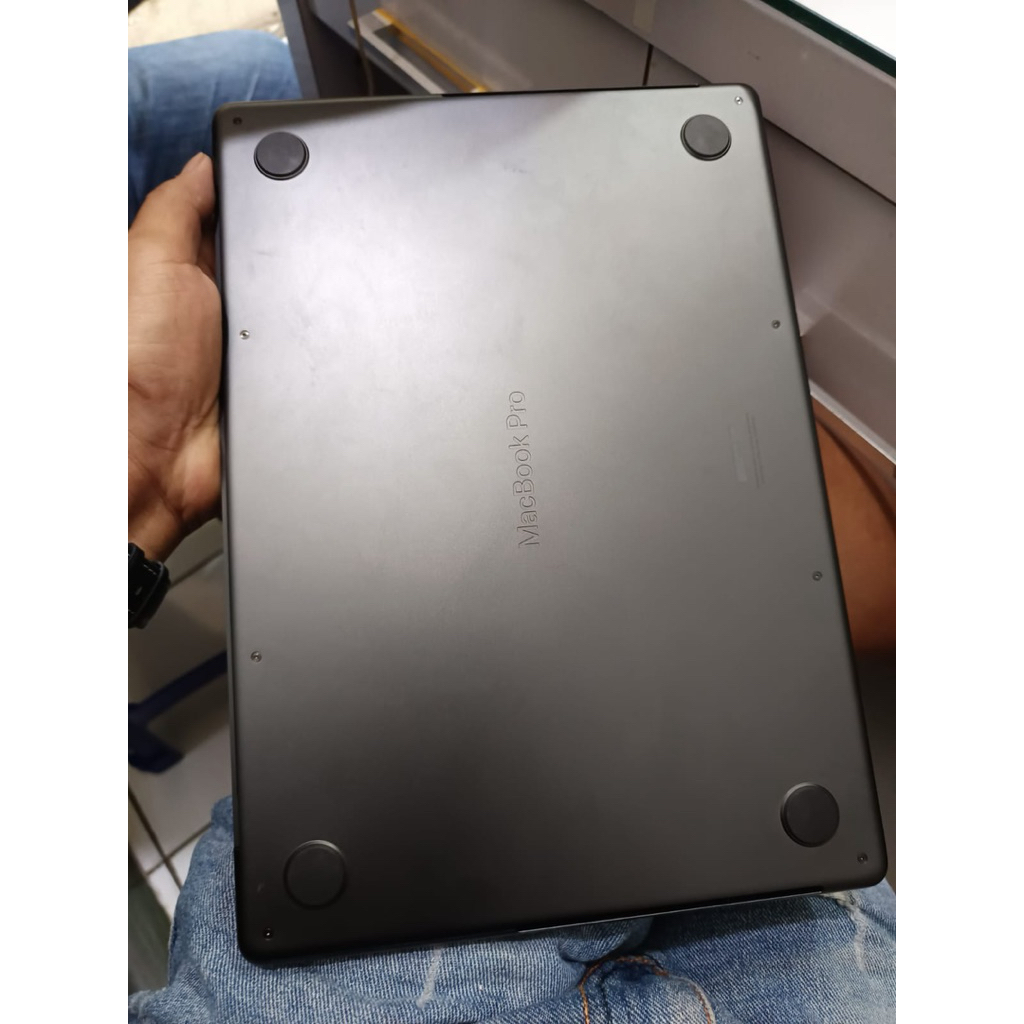 macbook pro m5 14 inch 512GB IBOX LOCK ICLOUD