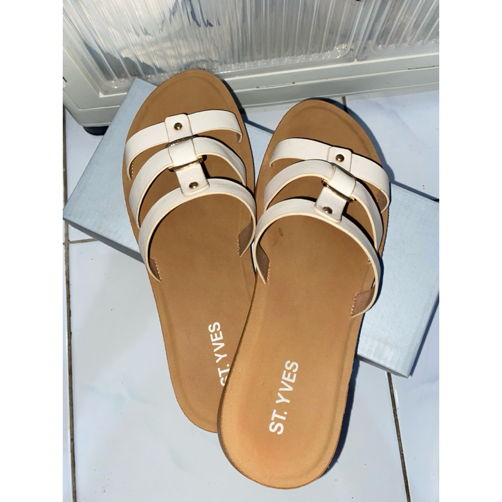 sandal st yvs
