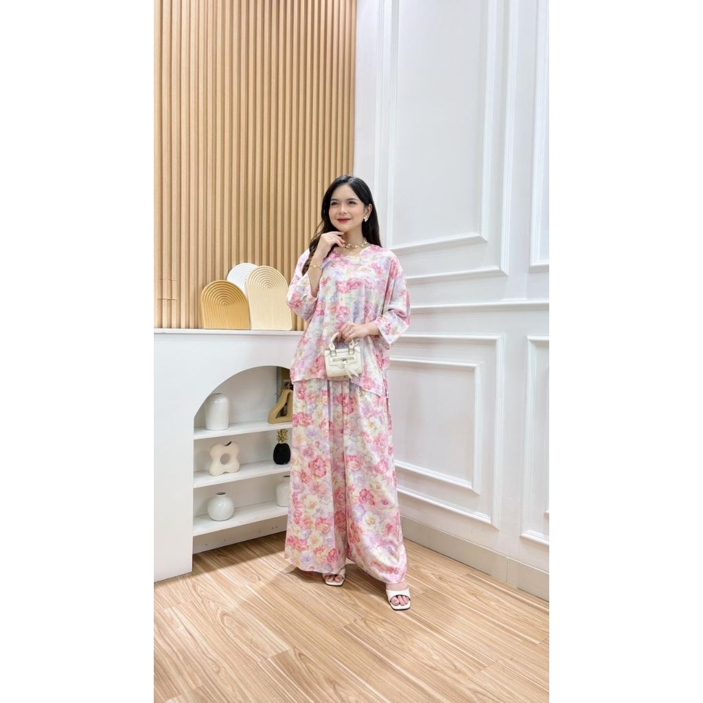 SET NADIRA