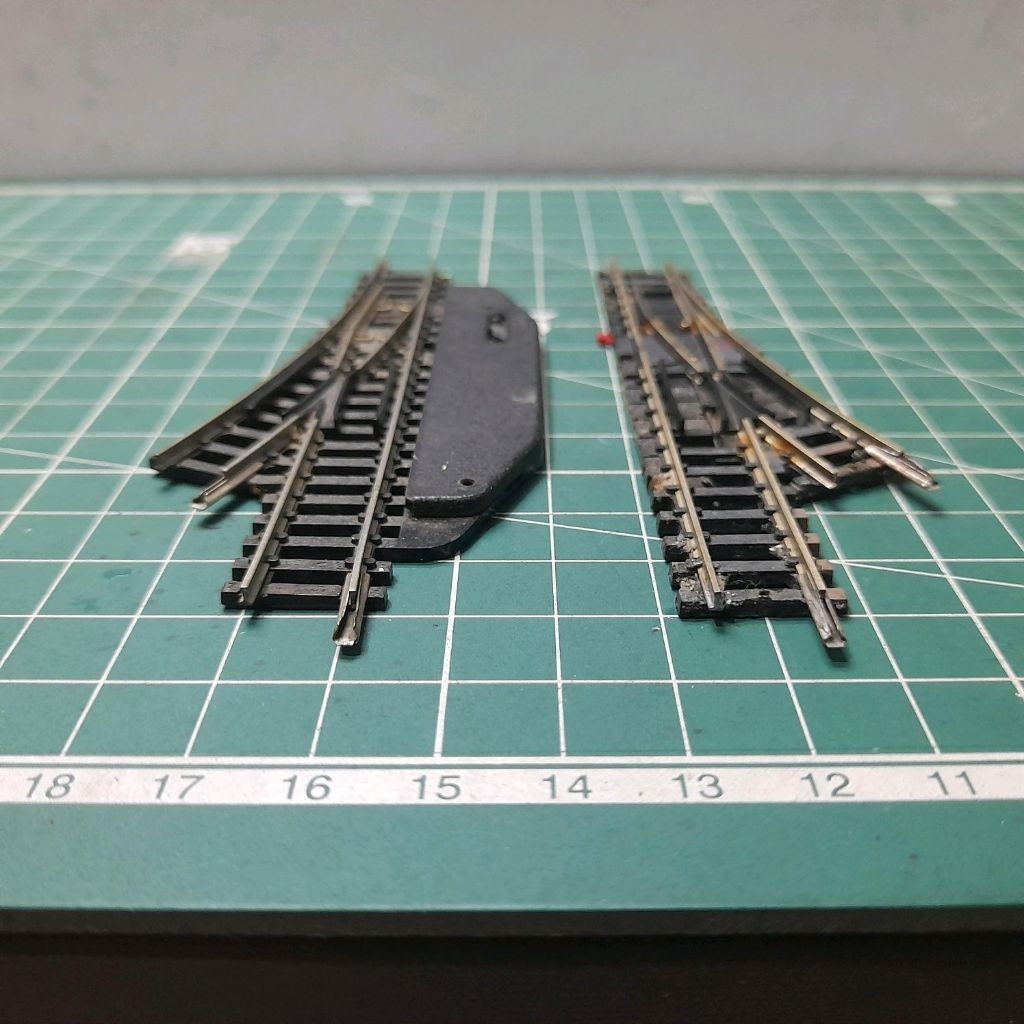 Trix N Gauge - Sepasang Wesel Manual Kiri dan Kanan (4953&4961) TR22