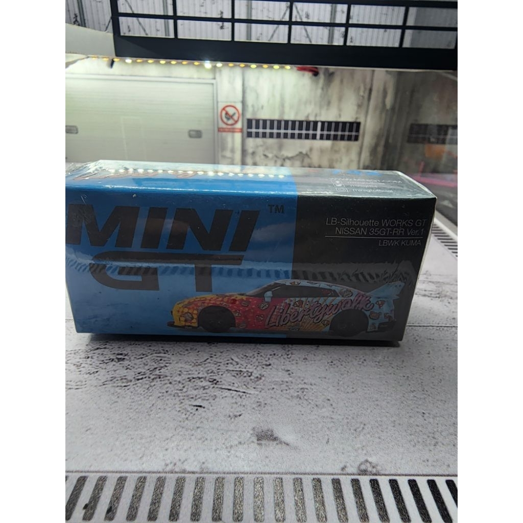 Mini GT nissan R35 LBWK Kuma