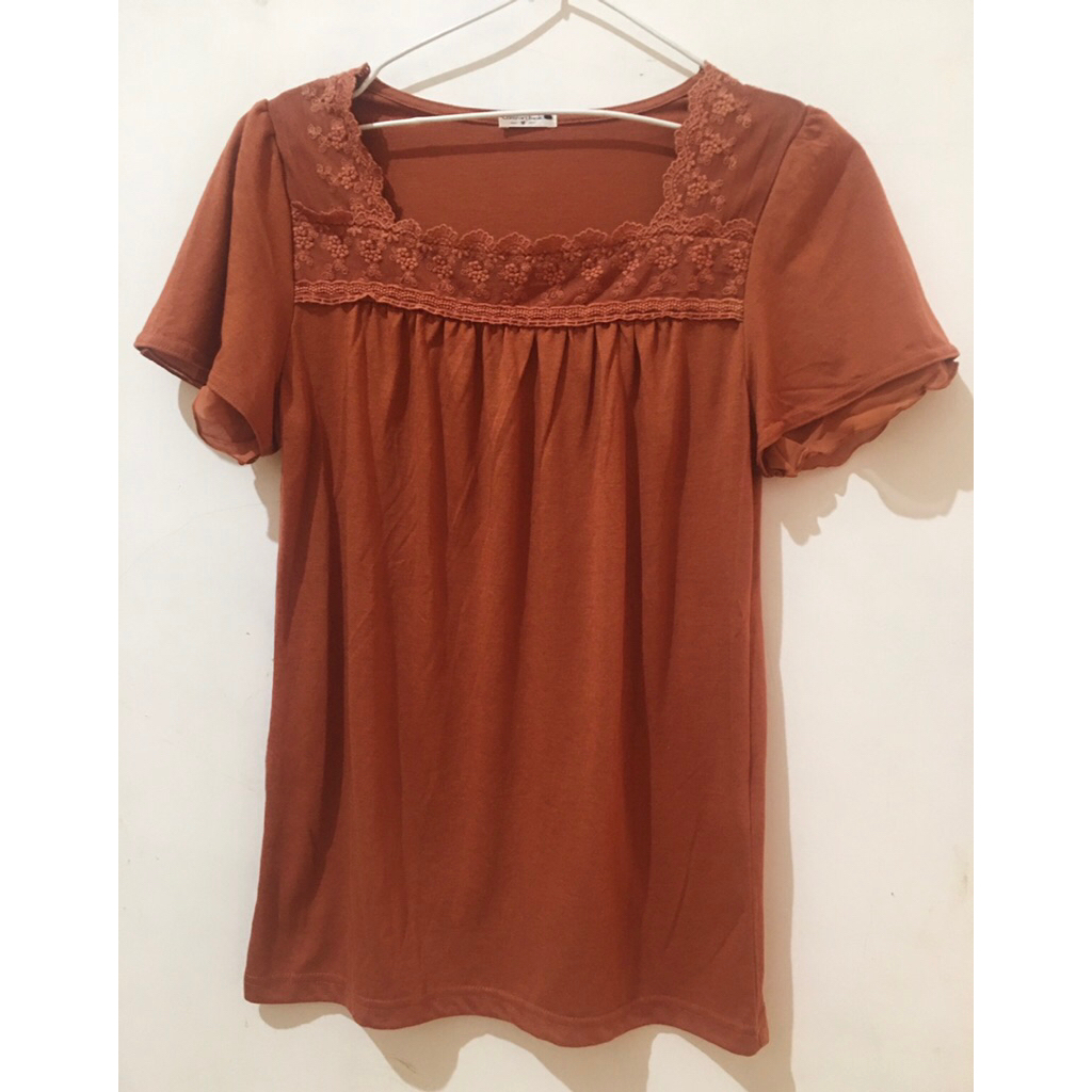 (PL) Atasan Kaos Renda Anak Remaja Size M Teracota