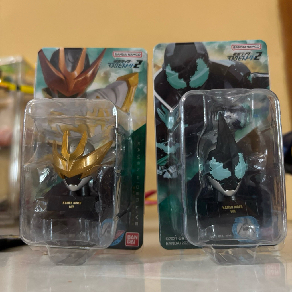 RMC Rider Mask Collection Kamen Rider Live dan Kamen Rider Evil