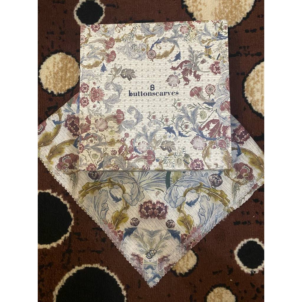 Preloved kerudung segitiga Buttonscarves ori