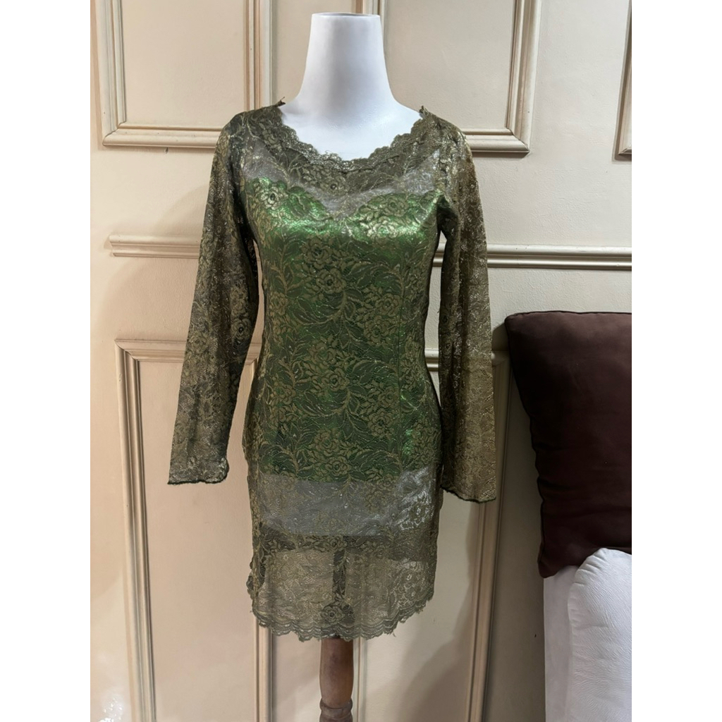 Kebaya brukat hijau army
