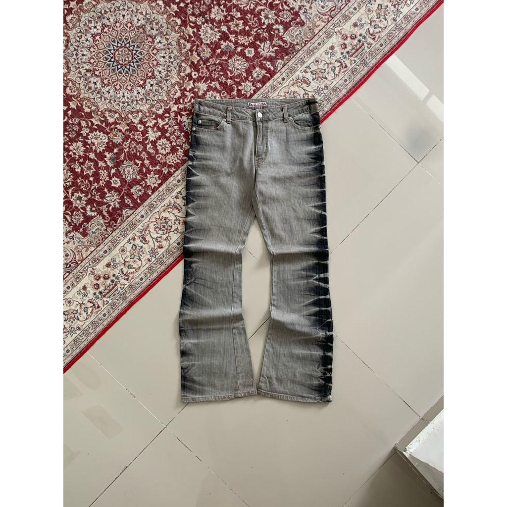 Daily Topics Claw Mark Flared Jeans