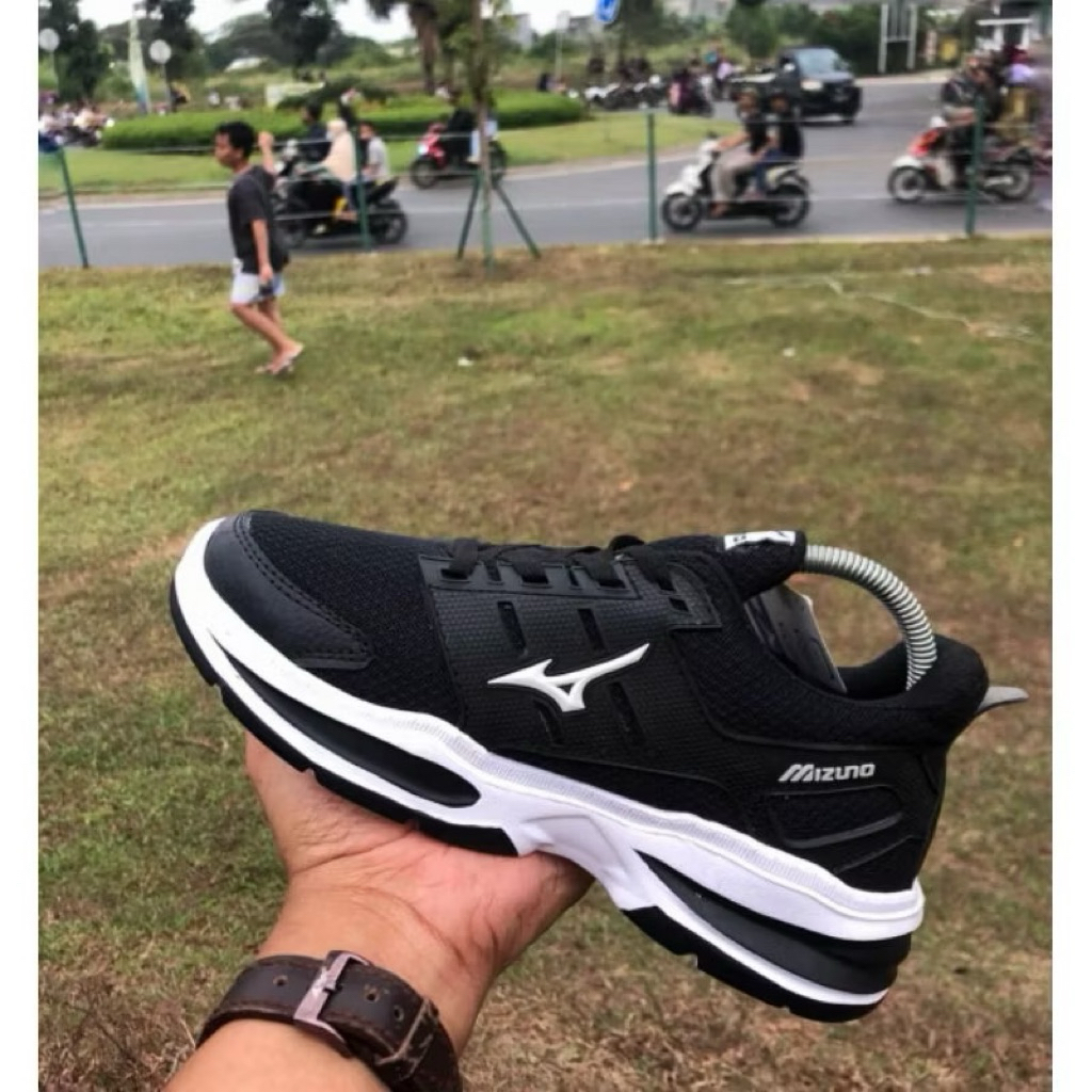 Sepatu Sekolah Hitam Putih Pria/Wanita