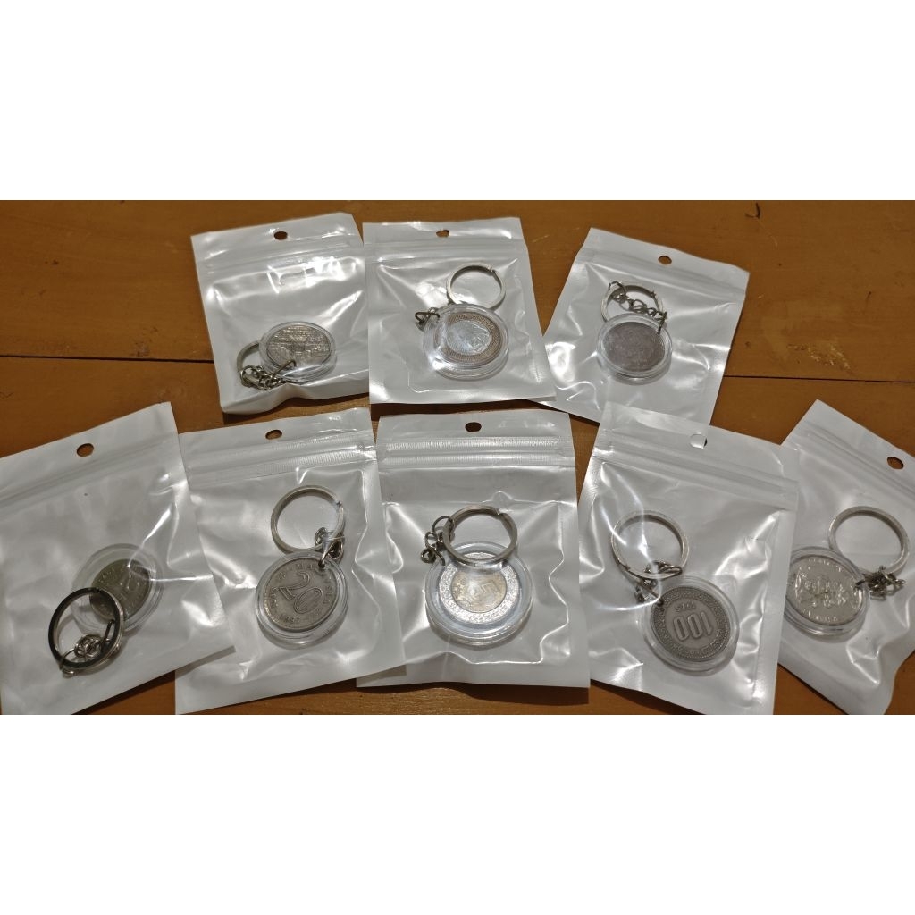 Gantungan Kunci Koin Kuno Asing Original - Vintage Keychain Mata Uang Dunia
