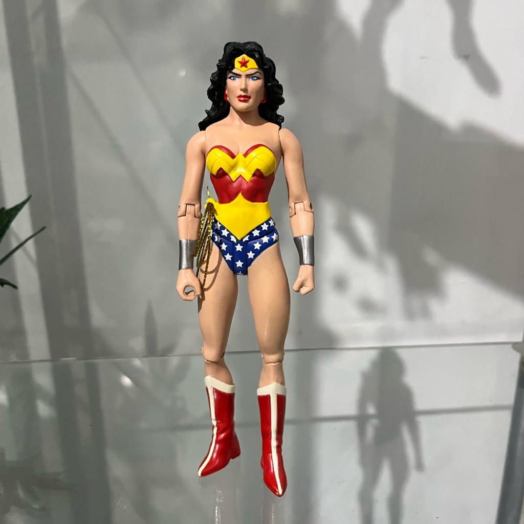dc wonder woman women direct comic not mcfarlane