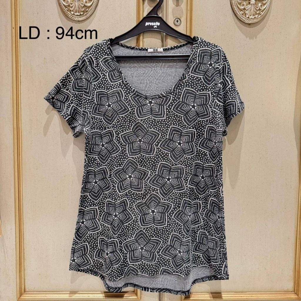 Baju Kaos Wanita Motif Bunga